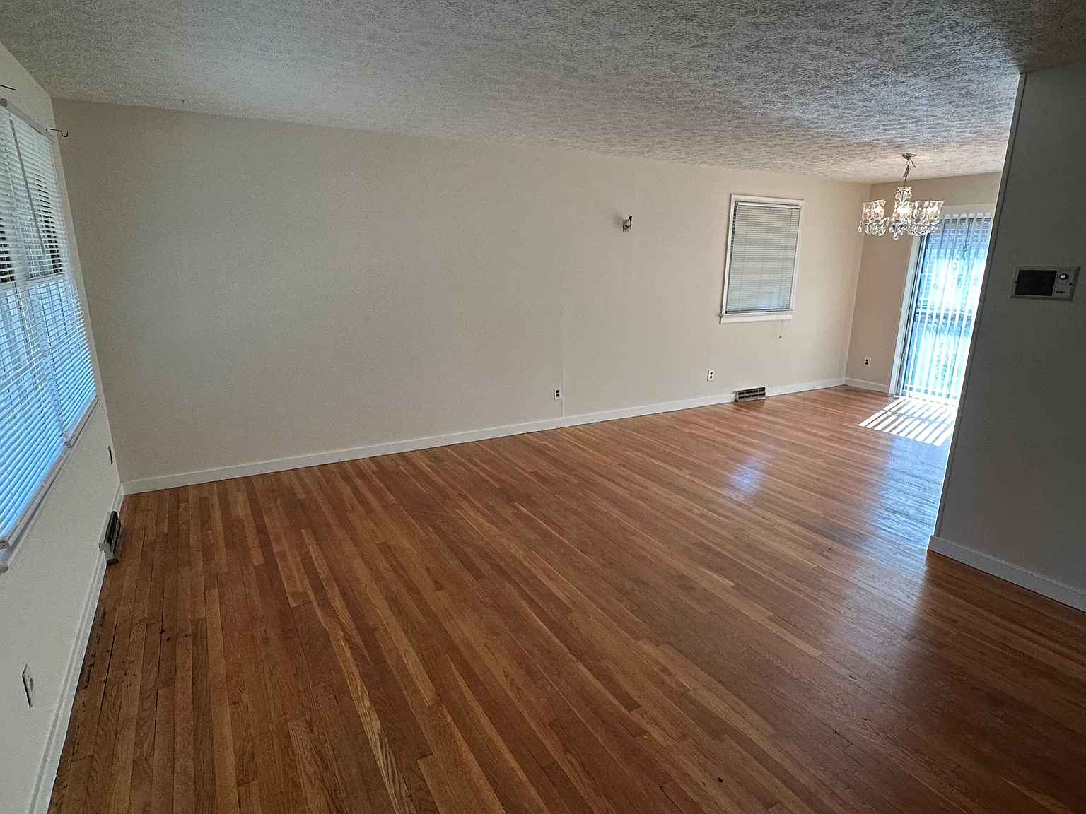 3 bed, 1350 sqft, $2,000 — Photo 3