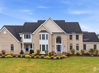 13 Linwood Dr, Monroe Township, NJ 08831