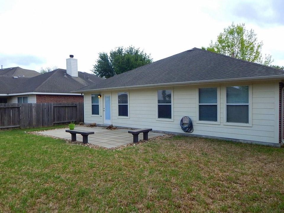 1st image of 2611 Camden Park Dr