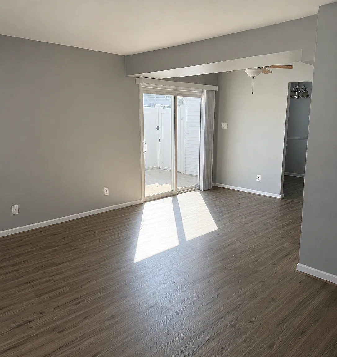 3 bed, 1.5 bath, 1320 sqft, $2,250 — Photo 2