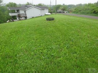 5192 Sunrise Dr, Brooklyn, IA 52211