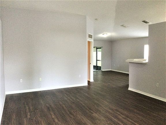 3rd image of 1615 Alhambra Crest Dr