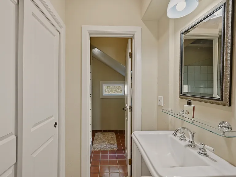 2491 Spring Mountain Rd — Photo 30