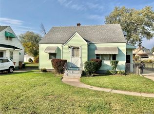 90 Park Edge Dr, Cheektowaga, NY 14225