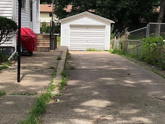 2nd image of 1113 W Willow Ln