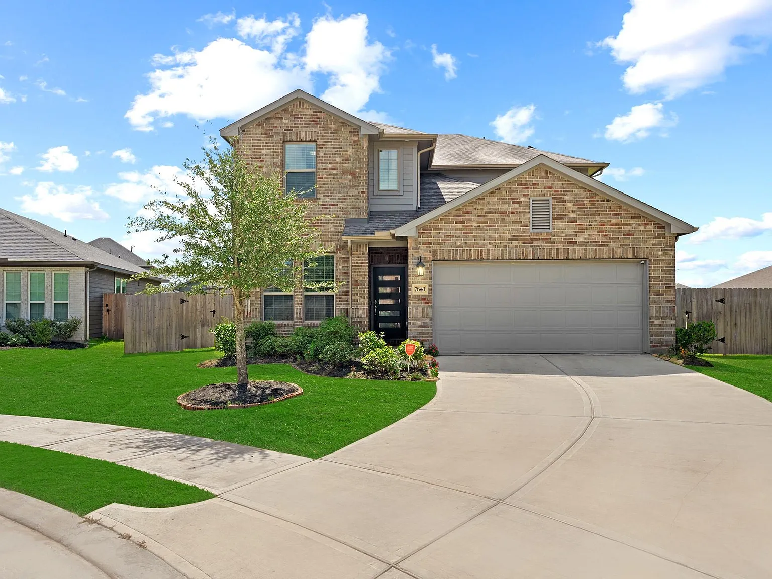 5 bed, 3.0 bath, 2776 sqft, $3,000 — Photo 2