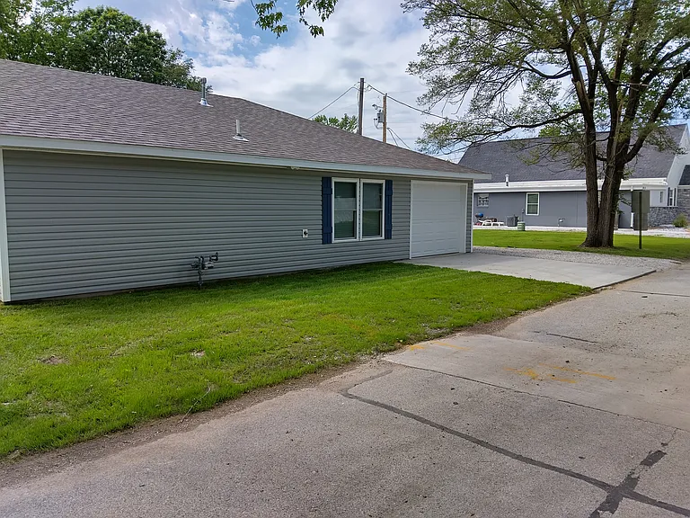 109 Hardy St — Photo 4