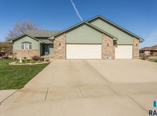 1201 S Mac Dougall Cir, Sioux Falls, SD 57106