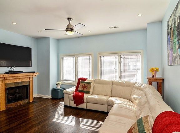 4th image of 2455 W Ohio St Unit 11E