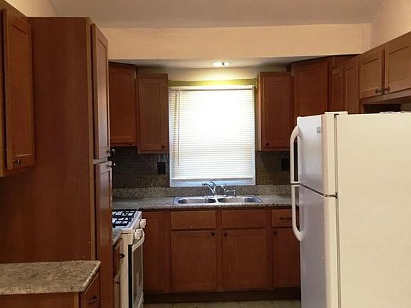5th image of 8430 Falmouth Dr
