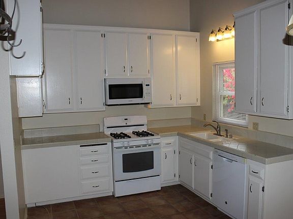 2nd image of 1127 Shelburn Ln