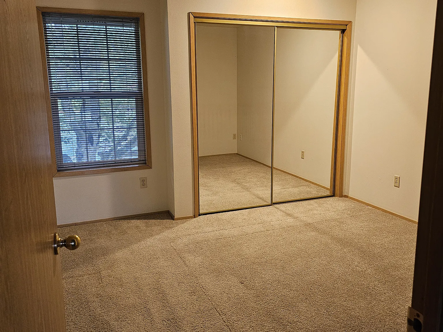 2 bed, 1000 sqft, $1,685 — Photo 4