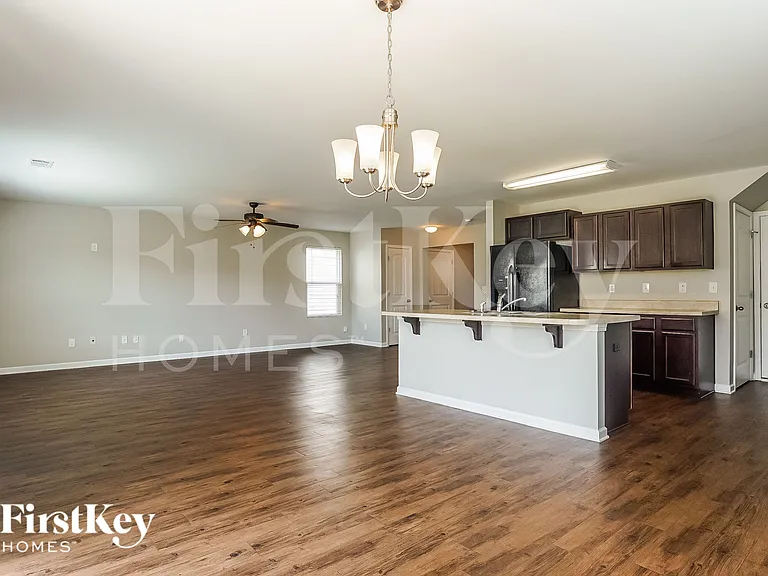 4778 Woodford Cir — Photo 6
