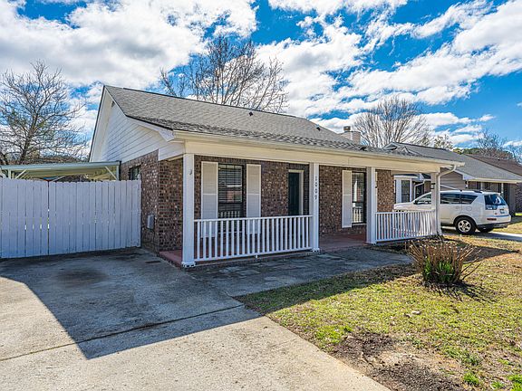 2nd image of 1009 Douglas Wayne Rd