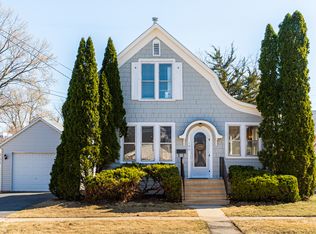 150 N Cross St, Sycamore, IL 60178