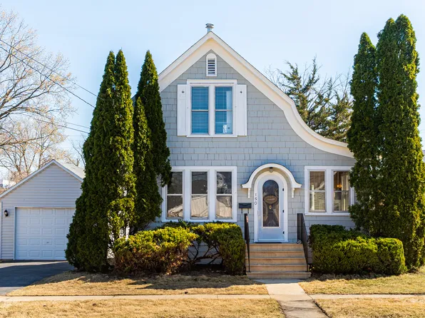 150 N Cross St, Sycamore, IL 60178