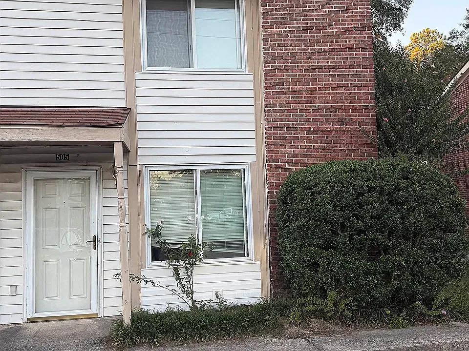 2 bed, 1.5 bath, 1102 sqft, $1,500 — Photo 2