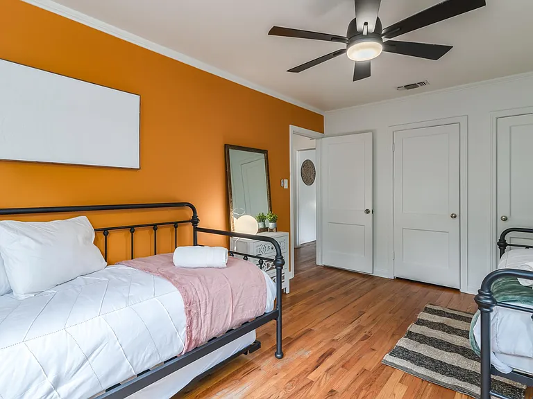 6004 Woodview Ave — Photo 11