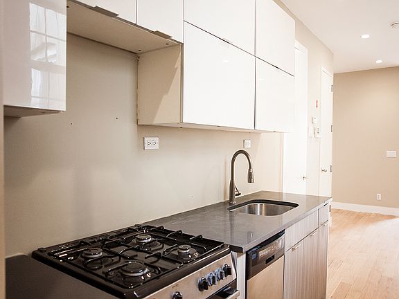 3rd image of 871 Hart St #L2