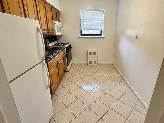 3rd image of 36-16 Bell Blvd APT 7B