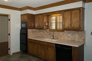 5th image of 1140 Monterrey Dr