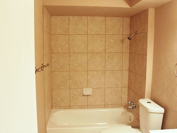 5th image of 1033 Alexandria Ave