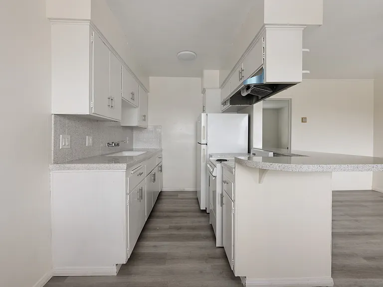 3877 Menlo Ave #7 — Photo 10