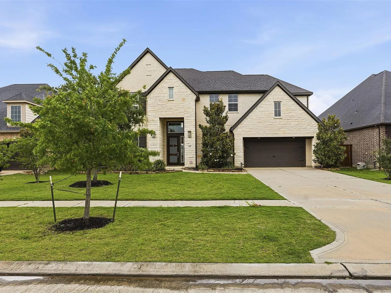 5 bed, 4.5 bath, 4182 sqft, $4,500 — Photo 2