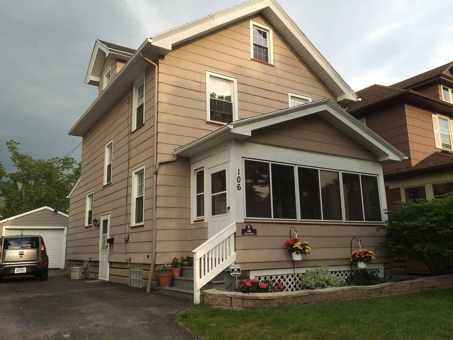 106 Kansas St photo 1