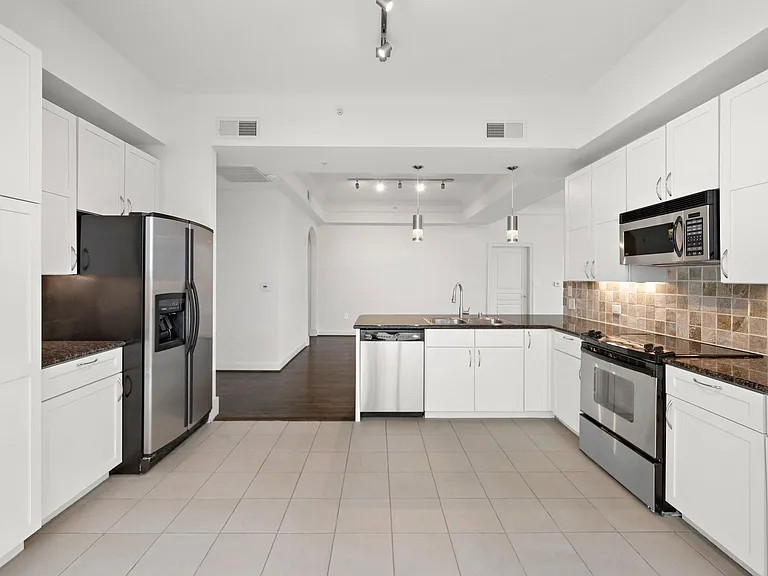 3333 Allen Pkwy #801 — Photo 8