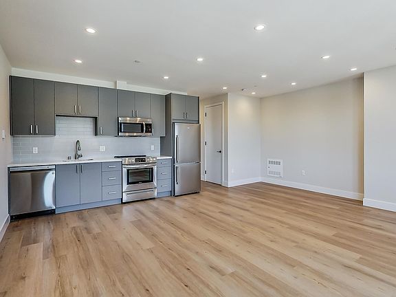 3rd image of 3549 Mission St #B