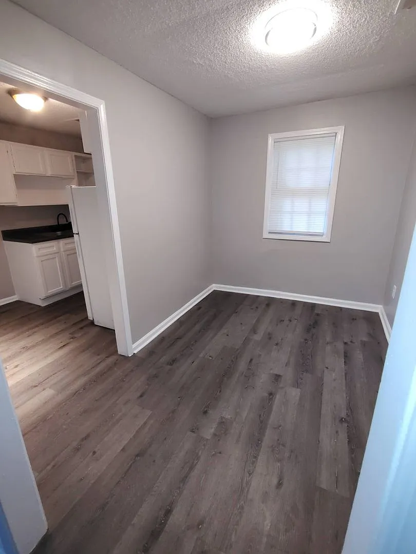 Newly Renovated 2 Bedroom / 1 Bathroom Home Available Now! — Photo 4