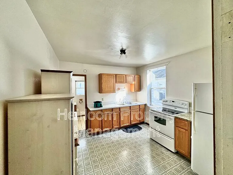1718 Cumming Ave — Photo 8