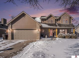 2921 Crown Pointe Rd, Lincoln, NE 68506