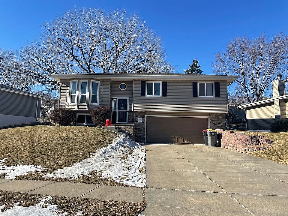 1st image of 5621 NW Fairway Dr