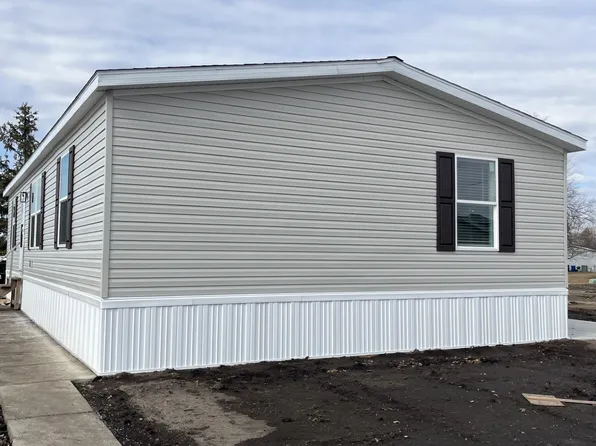 853 S 11th St, Dekalb, IL 60115