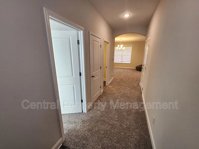 512 Dottie Ct — Photo 10
