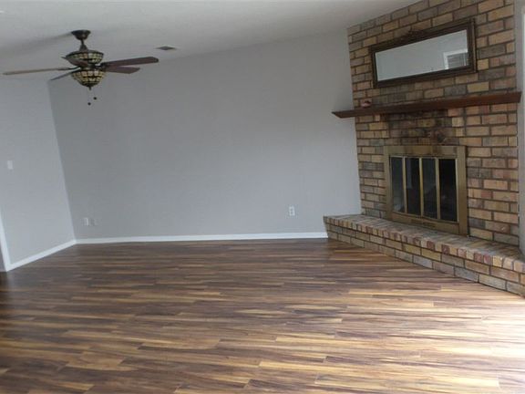 3rd image of 560 Yorktown Ln