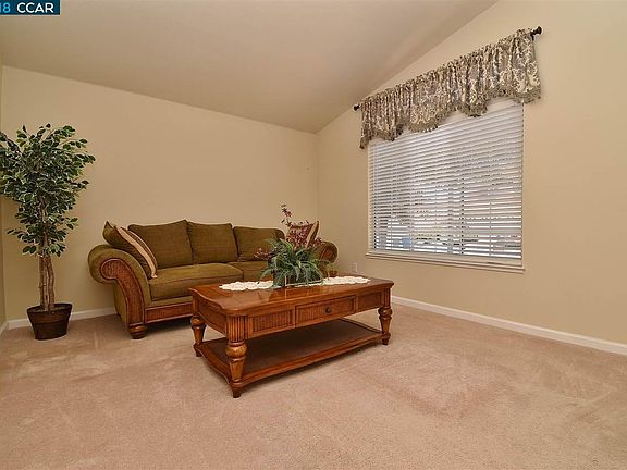 4th image of 2218 Garnet Dr