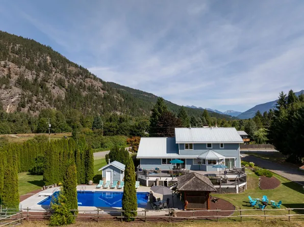 7569 Oberson Rd, Squamish Lillooet, BC V0N 2L1