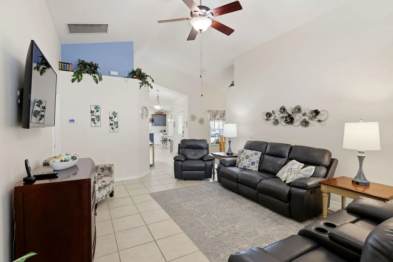 4 bed, 3.0 bath, 1797 sqft, $3,814 — Photo 2