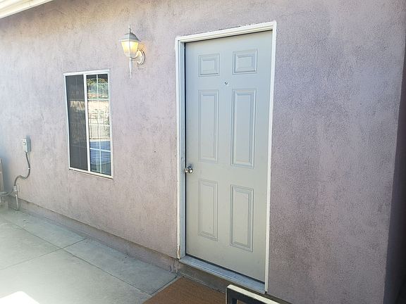3rd image of 942 Barbara Ln