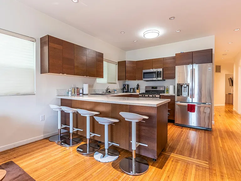 2419 W 18th St #2 — Photo 3