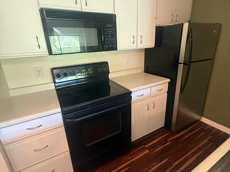 10 Woodland Hills Dr #10 — Photo 6