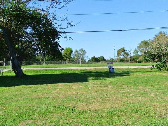 4th image of 431 County Road 305 Bayshore Dr