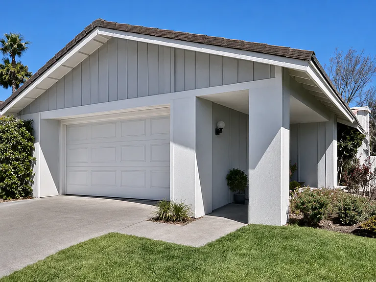 18976 Singingwood Cir — Photo 1