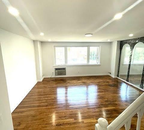 5th image of 245 Huntington Ave