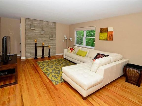 5th image of 2905 Pineridge Ave
