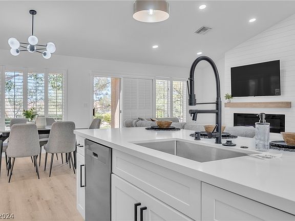 2nd image of 2532 Highvale Dr