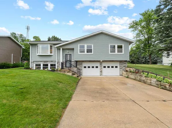 405 Hampton Dr, Williamsburg, IA 52361